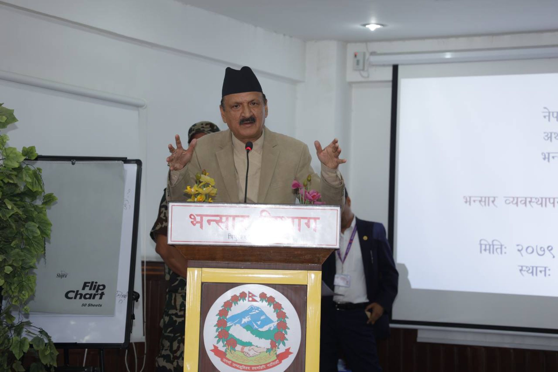 अर्थतन्त्रमा देखिएको समस्या सबै मिलेर समाधान गरौं : अर्थमन्त्री